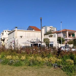 La Promenade Rooms & Suites